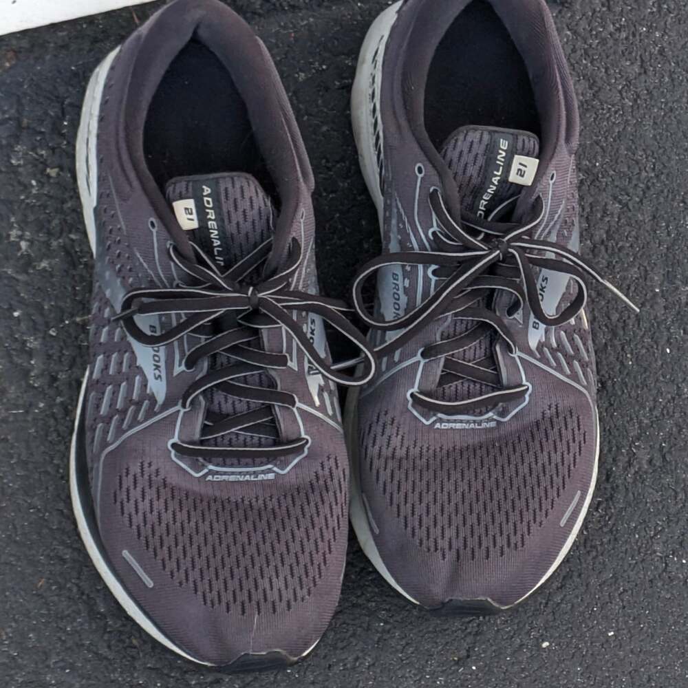 Brooks Adrenaline GTS 21 Gray White Athletic Running Shoes Sneakers